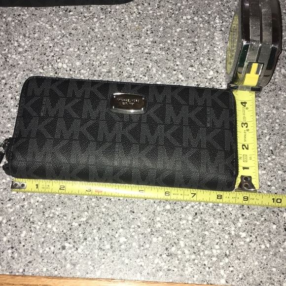 Michael Kors Wallet - Picture 8 of 8